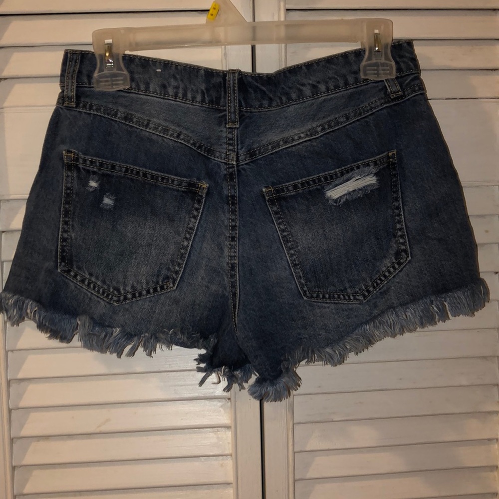 Cheeky Ripped Rue 21 Shorts - Picture 2 of 2